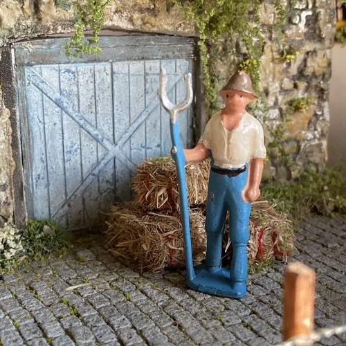 Crescent figurina vintage in - -,