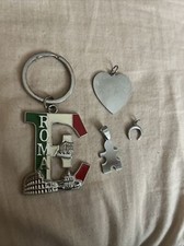 PORTACHIAVI CON LETTERA E ROMA