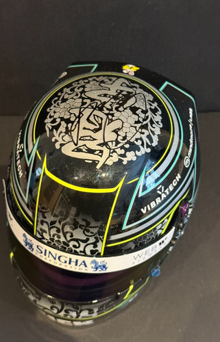 Casco zhou guanyu firmato 2024 - casco,