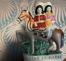 PORCELLANA VITTORIANA Antique English Staffordshire Figurine 'Going to Market'