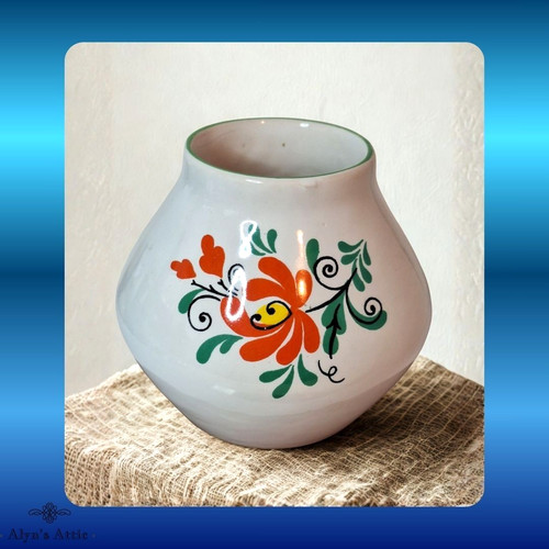 Small bulbous vase - bulbous,