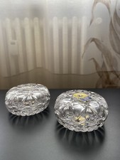 Set di due bomboniere di cristallo, con coperchio.