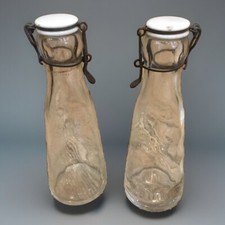 ? Due antiche bottiglie da latte con tappi in ceramica  CVL P