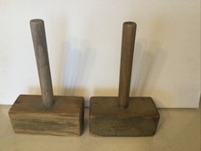 Due grandi mazze in legno 