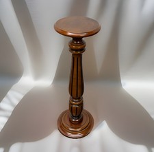 Elegante colonna in legno /