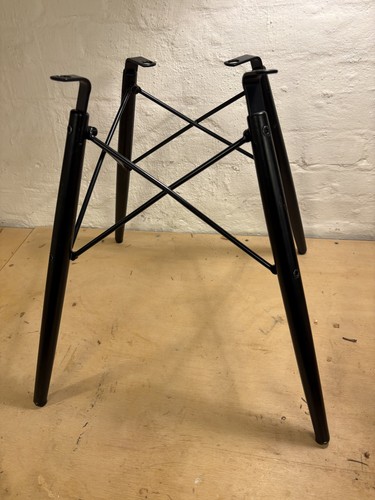 Base eames nera - base,