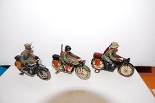 Lotto 3 vecchi soldatini di