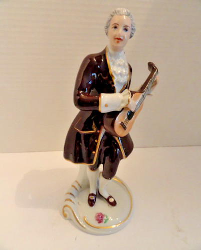 Antica statuina musicista - a+,