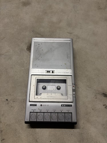 Sanyo portable cassette - portable,