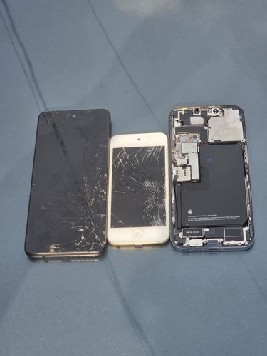 Lot broken phones - broken,