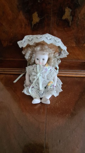 Bambola vintage porcellana - in,