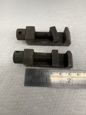 Vecchi morsetti per visiera