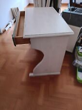 scrivania in legno con sedia