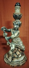 Lampada in legno scolpito policromo raffigurante un putto con vigna