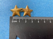 COPPIA DI  STELLETTE MILITARI IN METALLO COLOR ORO ZIGRINATE/LAMELLE.1