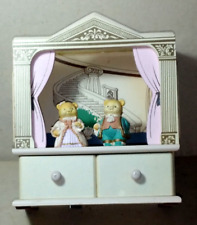 CASINA IN LEGNO CON CARILLON , ORSETTO CHE GIRA , PER BAMBINI