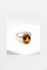 Elegante Anello Solitario