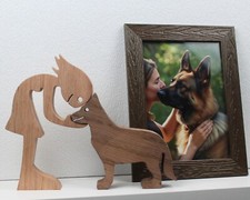 Statuina in legno bambina e