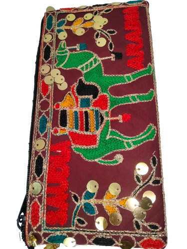 Pochette cammello ricamata