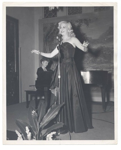 Marilyn maxwell 1947 candid - marilyn,