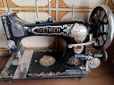  Macchina da cucire d'epoca