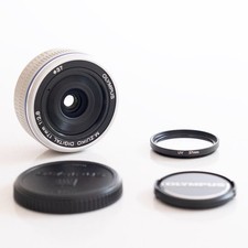 Olympus M.Zuiko Digital 17mm f/2.8 Obiettivo per MFT micro 4/3 + Nuovo Filtro UV