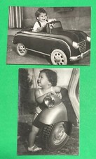 BIMBO IN AUTO GIOCATTOLO e BIMBO APPOGGIATO ALLA VESPA - Vintage