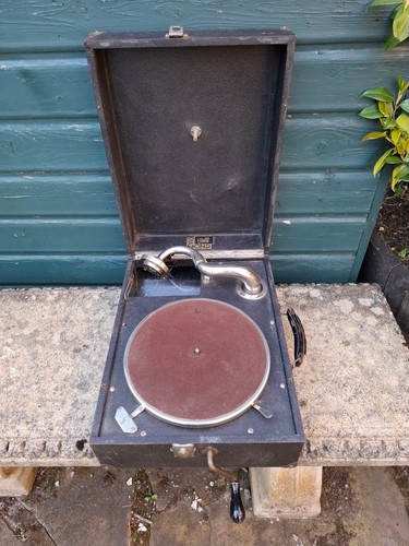 Vintage pathe diamond - wind, up
