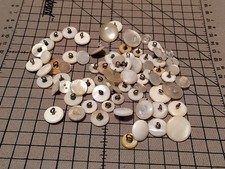 Lotto di 75 bottoni vintage