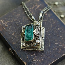 Medaglione a libro intaglio in