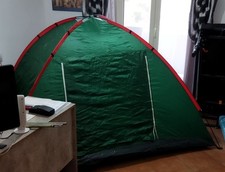Tenda Da Campeggio COLORE VERDE, COME NUOVA , USATA SOLO UNA VOLTA