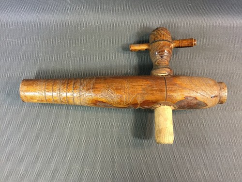 Vecchio rubinetto legno - vecchio, per