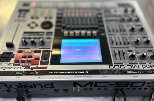 Roland 909 groovebox music - mc-909,