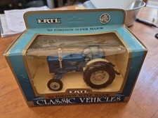 Trattore ERTL pressofuso blu