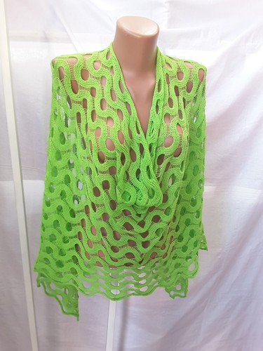 Poncho scialle verde fatto - , a