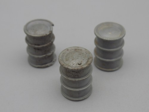 Grands tonneaux gris - grands,