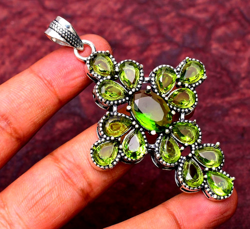 Ciondolo croce peridoto pietra