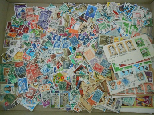 Oltre 1000 francobolli oltre