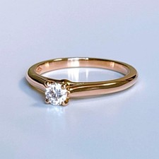 Anello solitario con diamanti