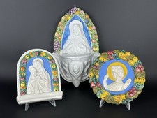 3 Placche Dipinte Con Figure Sacre Ceramica Italiana Stile Della Robbia XX Sec.