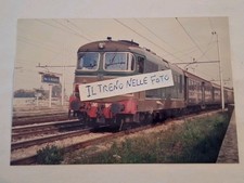 Fotografia Locomotore Diesel FS D 345.1042 in testa ad un convoglio passeggeri 