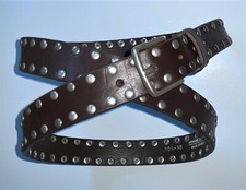 Cintura cuoio con rivetti in