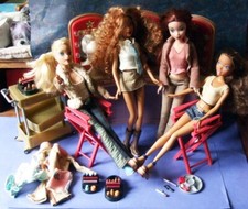 Coiffeuse lumineuse Barbie My scene goes Hollywood avec poupées