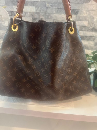 Louis vuitton big - big, artsy