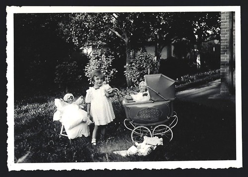 Fotografia bambina con bambole