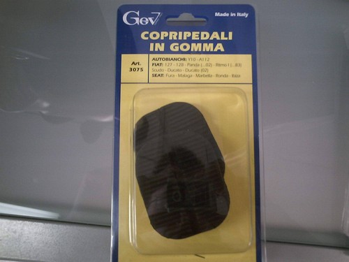 Copripedali gomma 3075