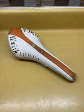 Sella bianca/arancione Fizik