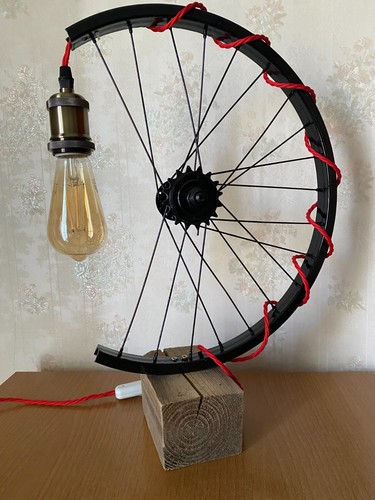 Lampada artigianale ricavata