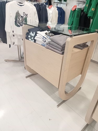 Arredo negozio abbigliamento - ,