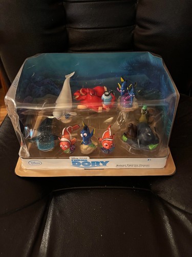 Disney store deluxe finding - store,